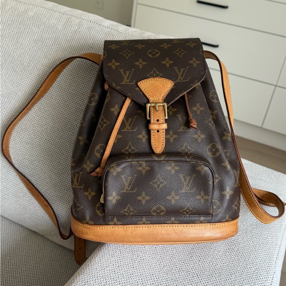 Authentic Louis Vuitton monogram Montsouris MM backpack ( A)